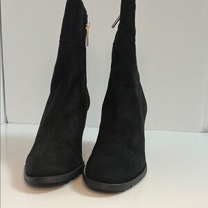 Adrienne Vittadini Black Ankle Booties